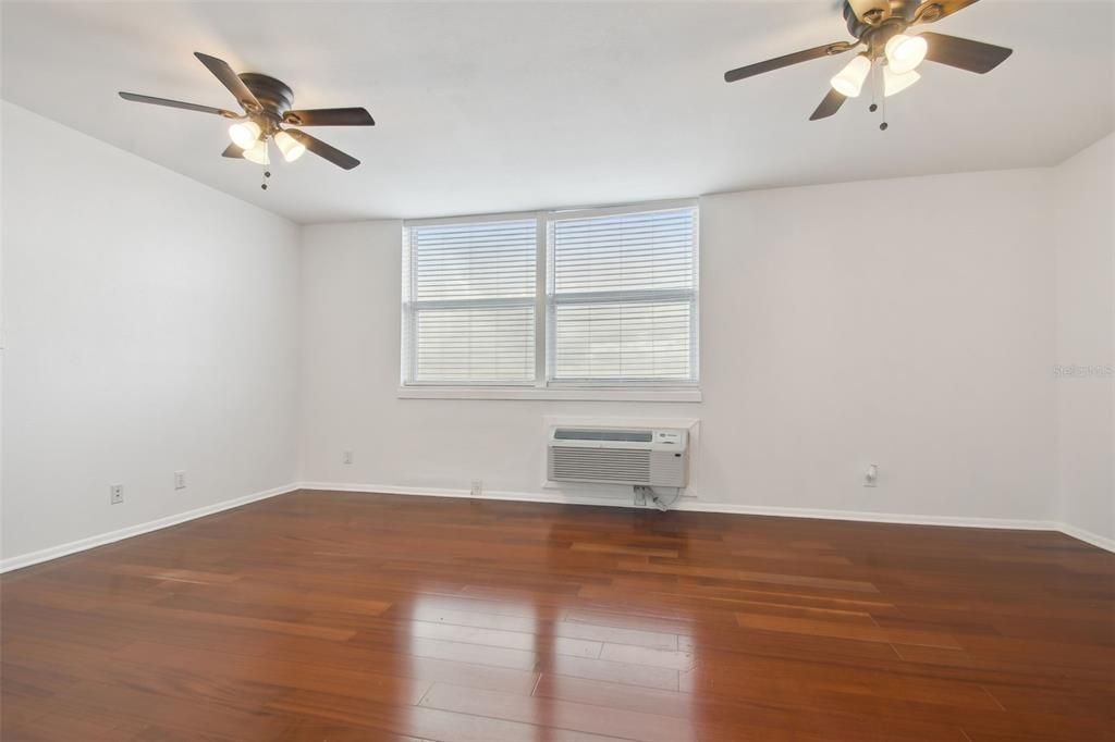 For Rent: $2,100 (1 beds, 2 baths, 846 Square Feet)