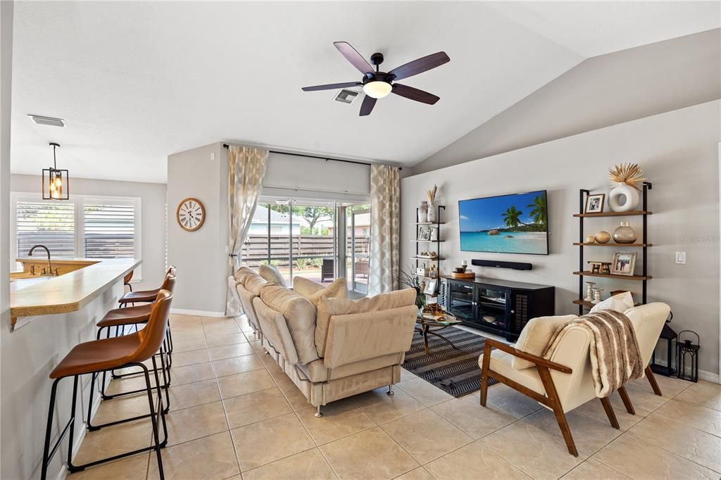 Active With Contract: $428,000 (3 beds, 2 baths, 1634 Square Feet)