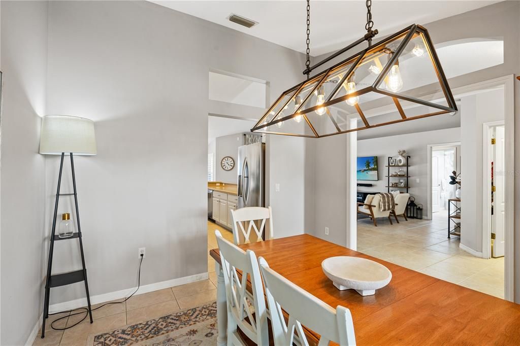 Active With Contract: $428,000 (3 beds, 2 baths, 1634 Square Feet)