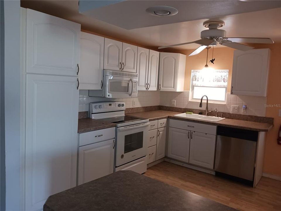 For Sale: $129,900 (2 beds, 2 baths, 1468 Square Feet)