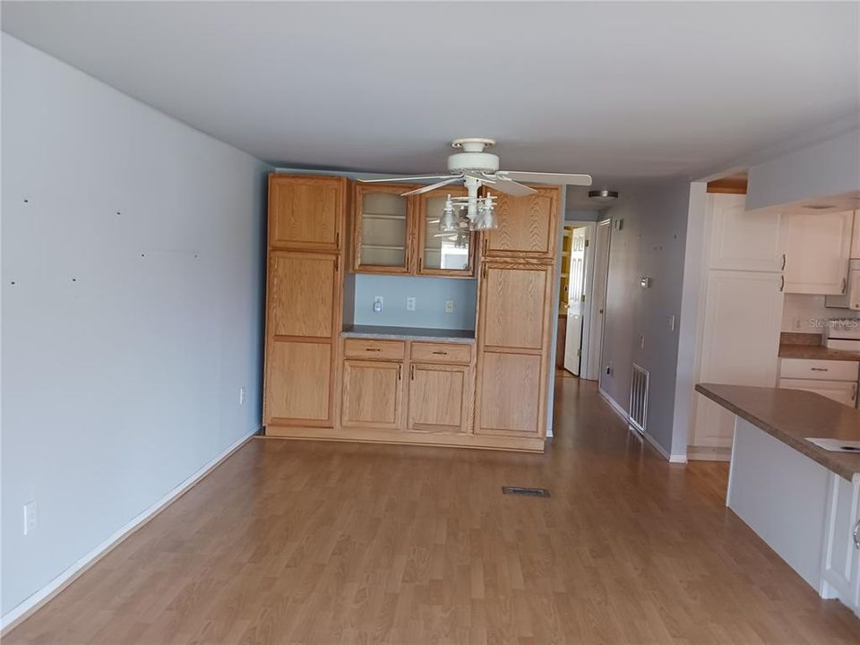 For Sale: $129,900 (2 beds, 2 baths, 1468 Square Feet)