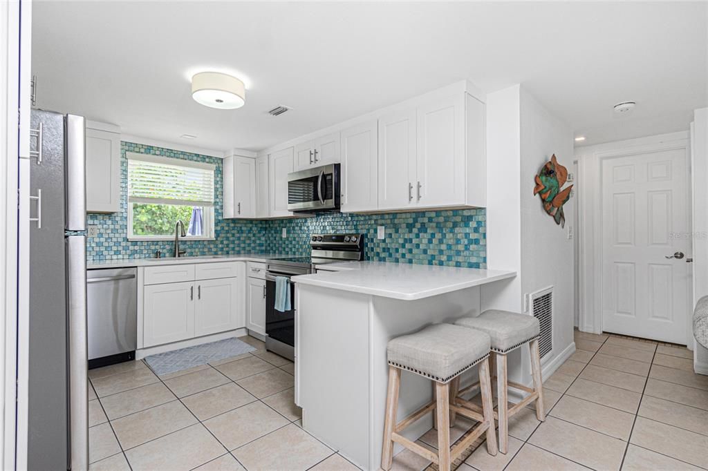 For Sale: $448,500 (2 beds, 2 baths, 1212 Square Feet)