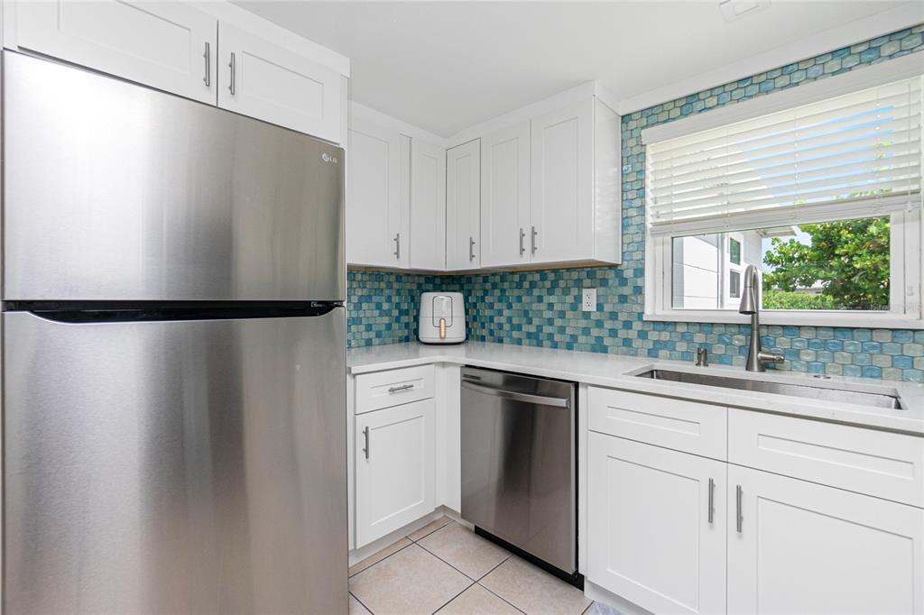 For Sale: $417,500 (2 beds, 2 baths, 1212 Square Feet)