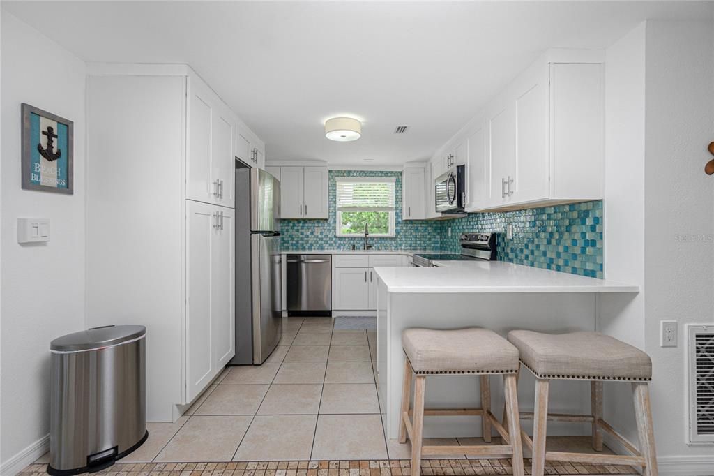 For Sale: $417,500 (2 beds, 2 baths, 1212 Square Feet)