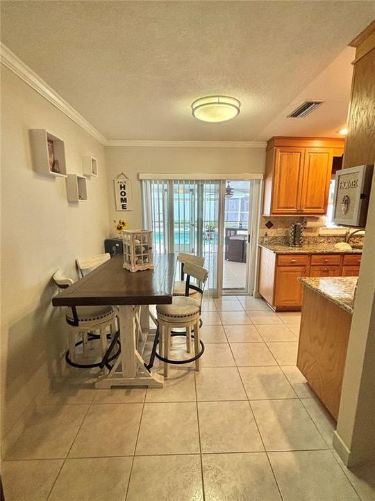 Recently Sold: $385,000 (2 beds, 2 baths, 886 Square Feet)