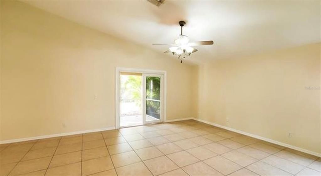 For Sale: $625,000 (3 beds, 2 baths, 1948 Square Feet)