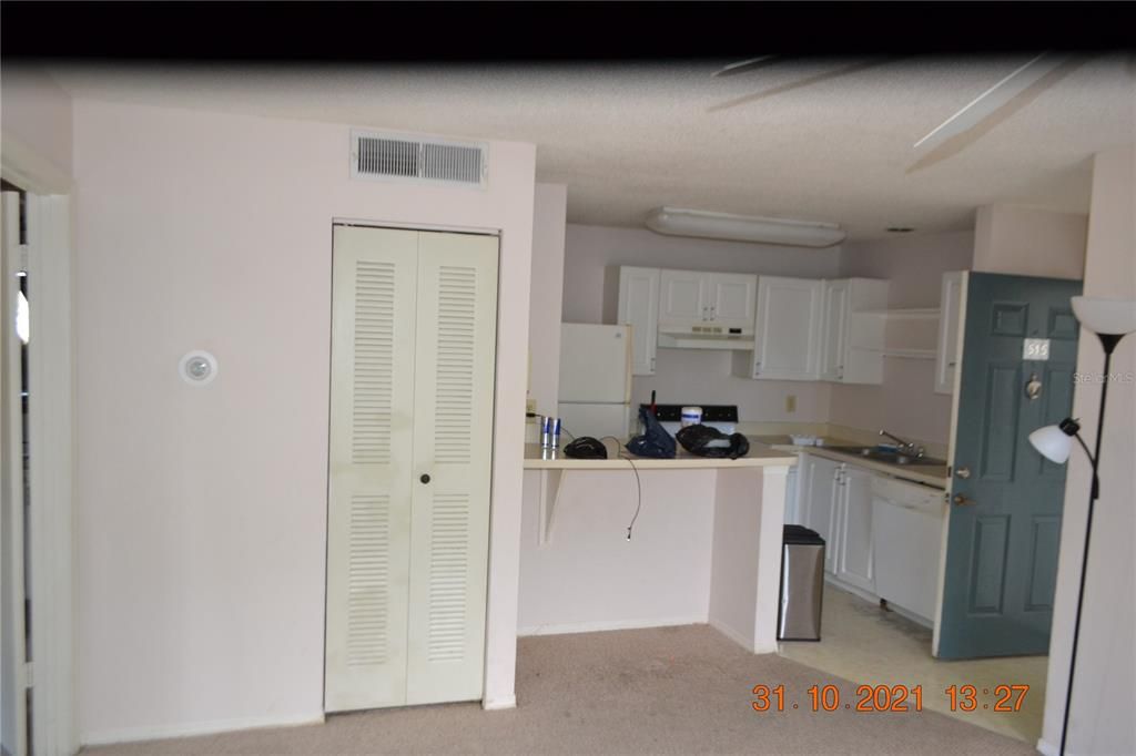 For Rent: $1,300 (1 beds, 1 baths, 593 Square Feet)