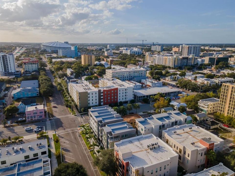 Walking distance to the Tropicana Field.