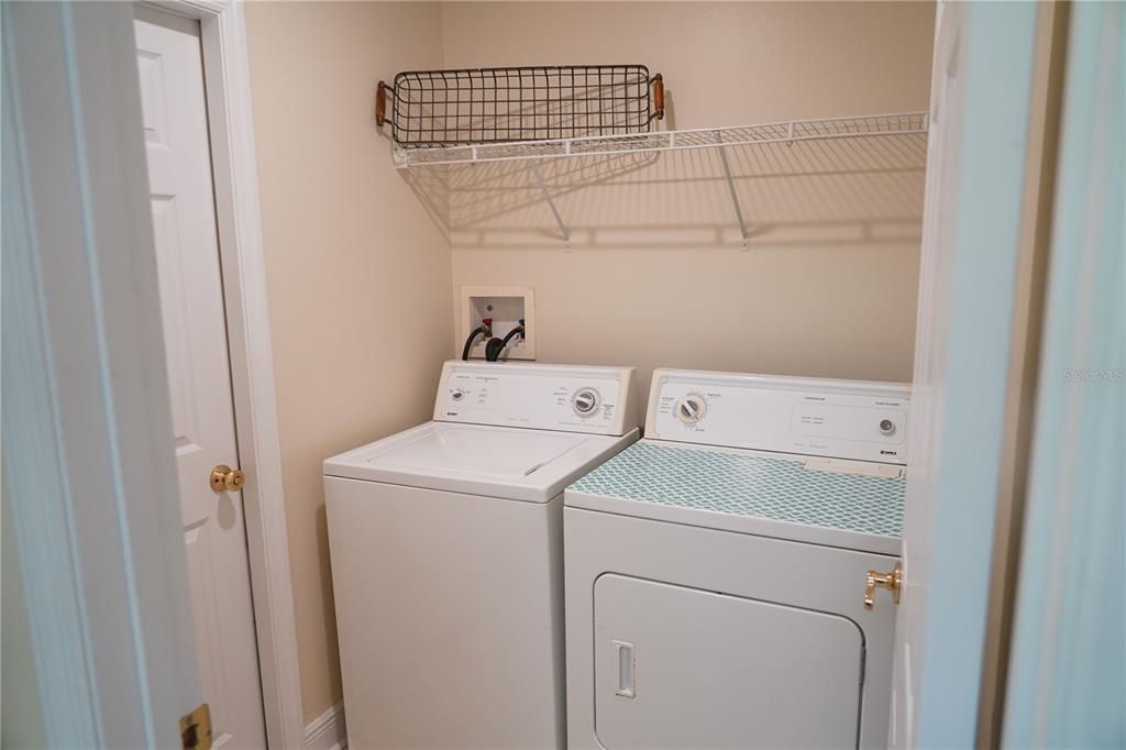 Laundry room off of kitchen/garage