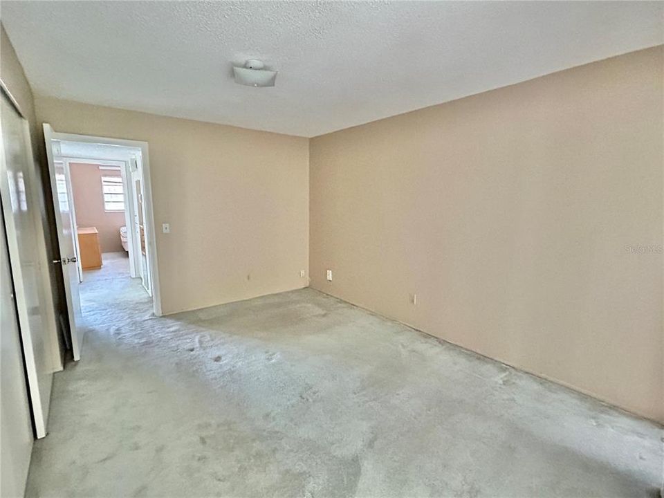 For Sale: $149,900 (2 beds, 2 baths, 1100 Square Feet)