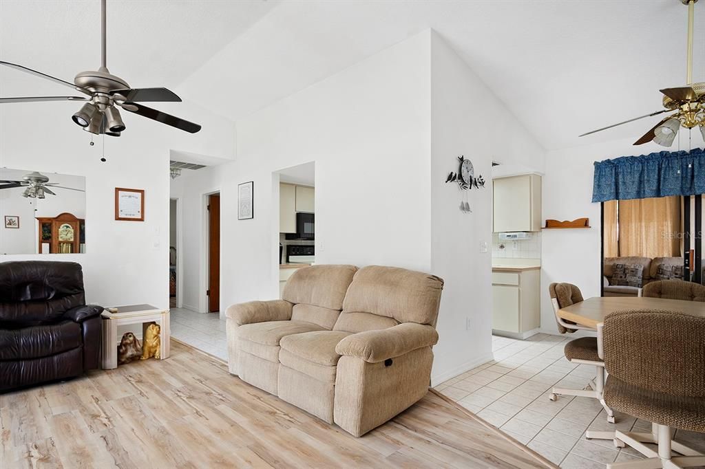 Active With Contract: $289,000 (2 beds, 2 baths, 1183 Square Feet)