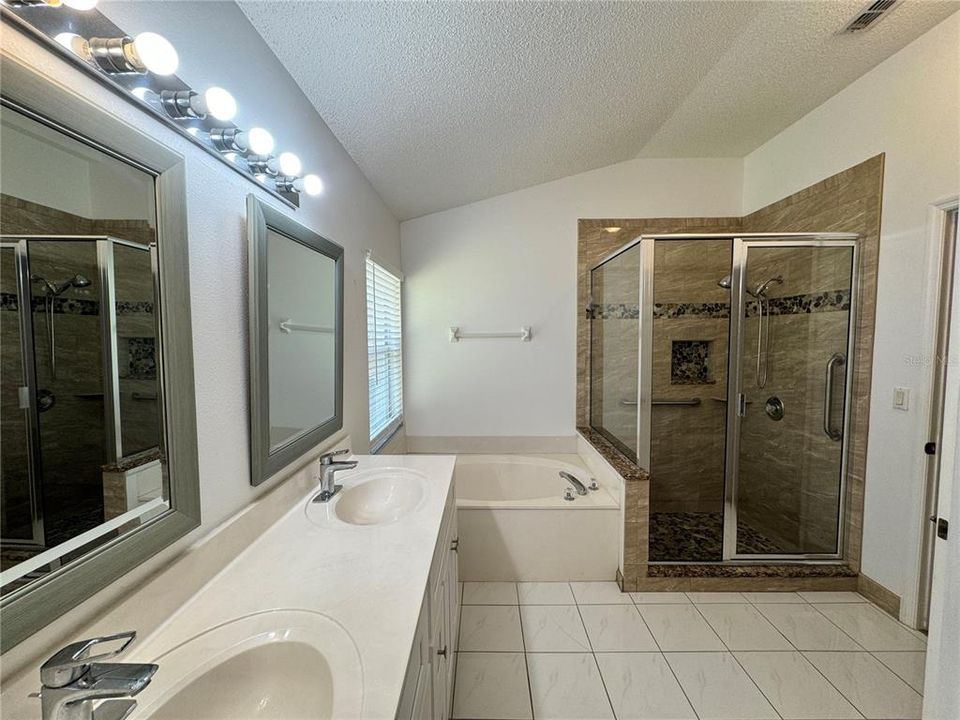 最近售出: $429,900 (3 贝兹, 2 浴室, 1583 平方英尺)