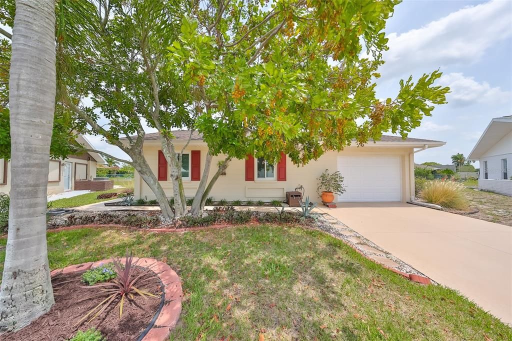 Recently Sold: $256,000 (2 beds, 2 baths, 1180 Square Feet)