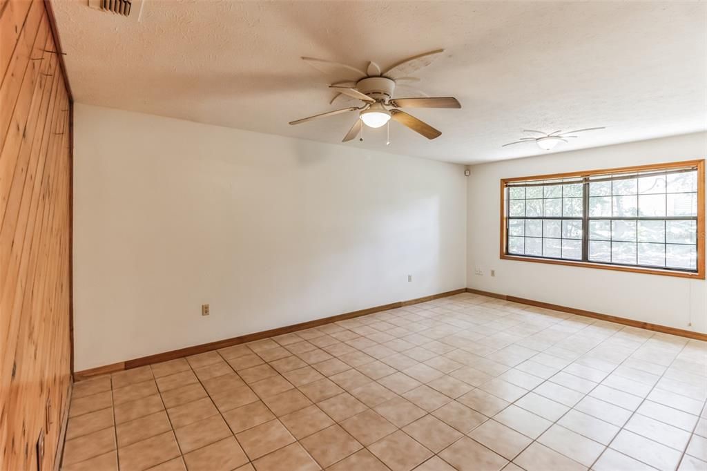 Active With Contract: $199,000 (3 beds, 2 baths, 1128 Square Feet)