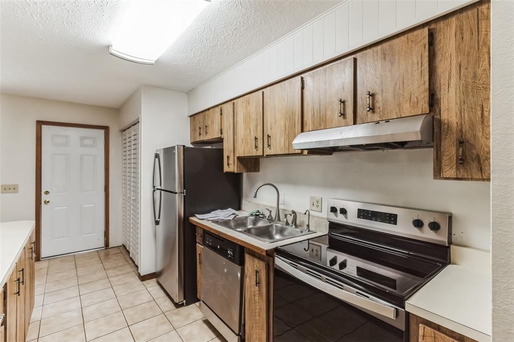 For Sale: $199,000 (3 beds, 2 baths, 1128 Square Feet)