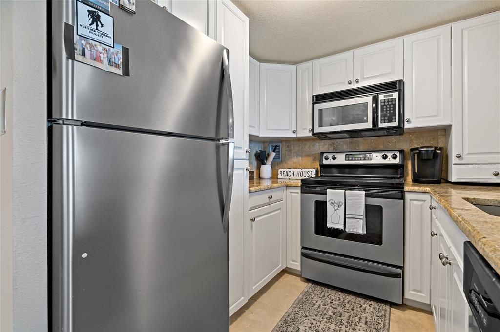 Active With Contract: $619,000 (1 beds, 1 baths, 772 Square Feet)