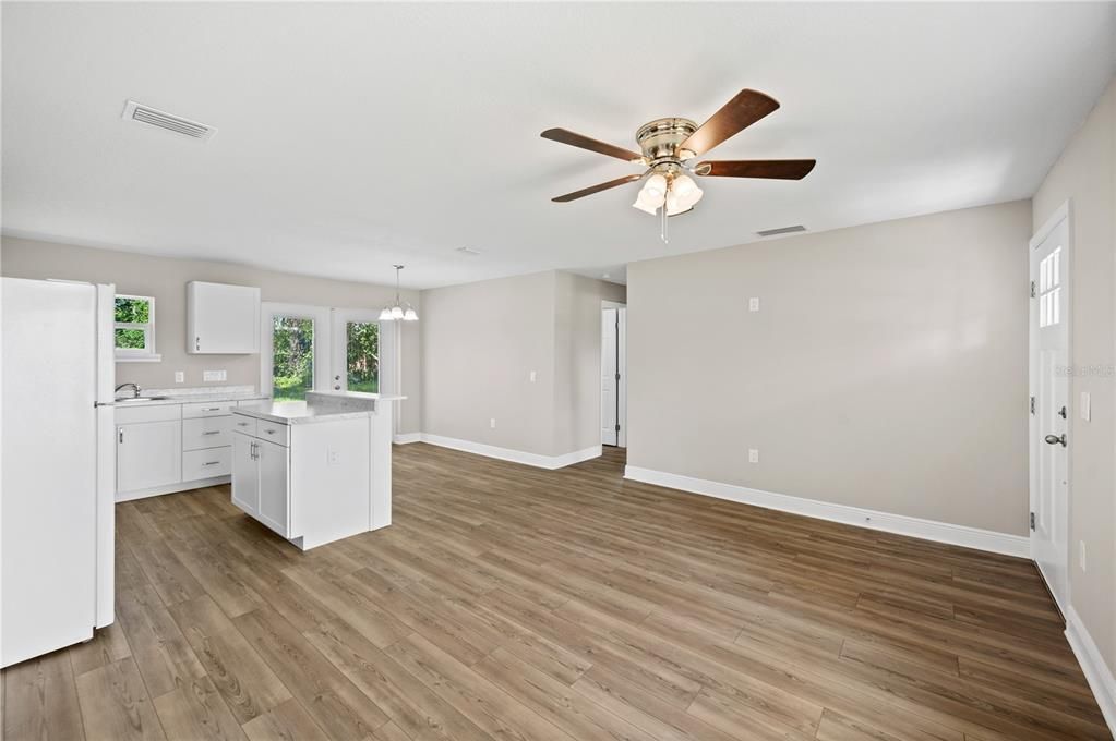 Active With Contract: $249,950 (3 beds, 2 baths, 1152 Square Feet)