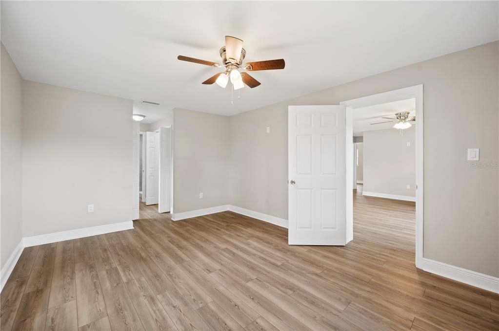 Active With Contract: $249,950 (3 beds, 2 baths, 1152 Square Feet)