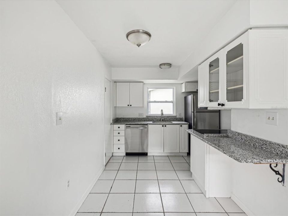 For Sale: $414,900 (2 beds, 1 baths, 1094 Square Feet)