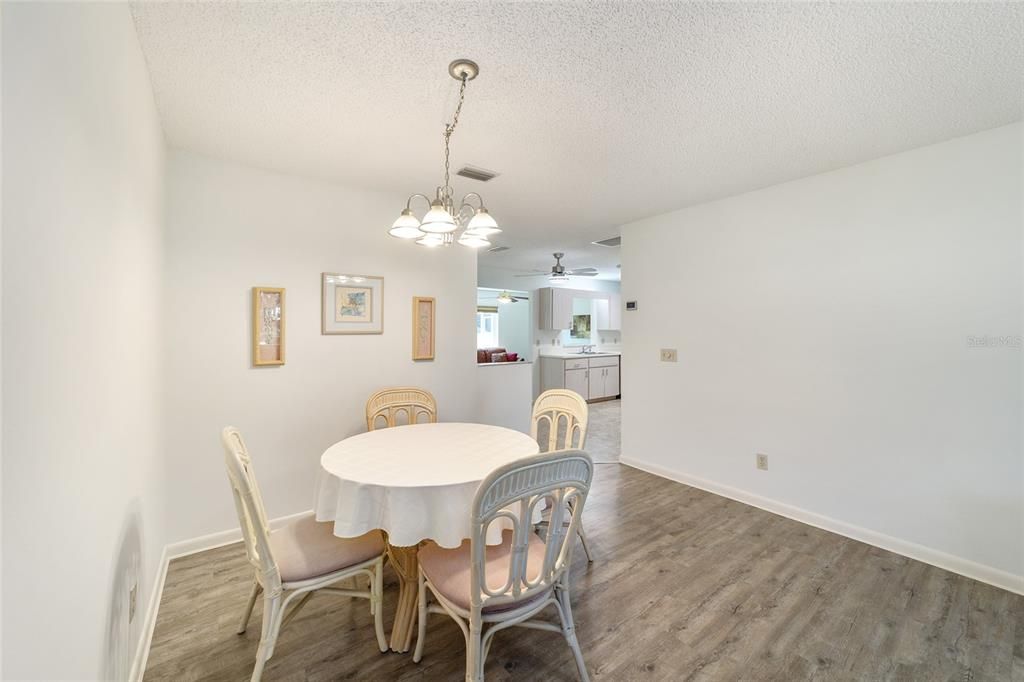 For Sale: $189,900 (2 beds, 2 baths, 1215 Square Feet)