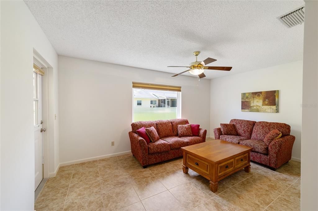 Active With Contract: $189,900 (2 beds, 2 baths, 1215 Square Feet)