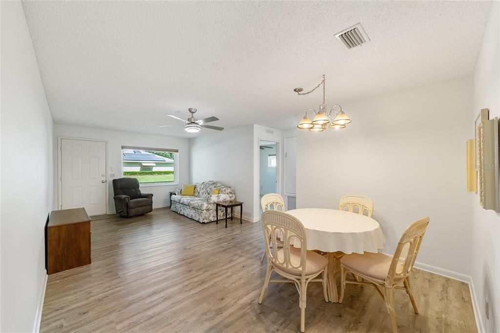 Active With Contract: $189,900 (2 beds, 2 baths, 1215 Square Feet)