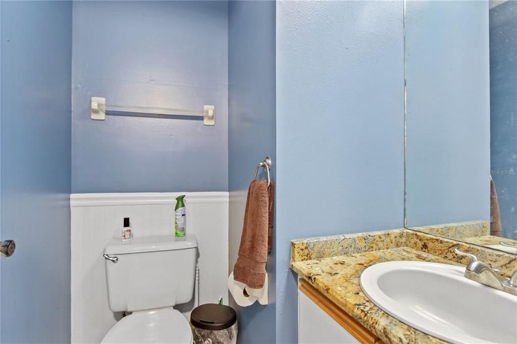 For Sale: $220,000 (2 beds, 1 baths, 990 Square Feet)