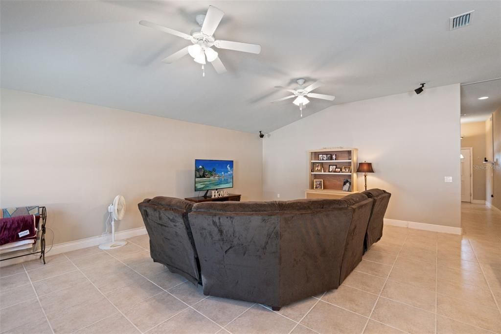 Active With Contract: $425,000 (3 beds, 2 baths, 1452 Square Feet)