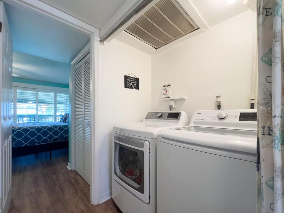 For Rent: $2,950 (2 beds, 2 baths, 1296 Square Feet)