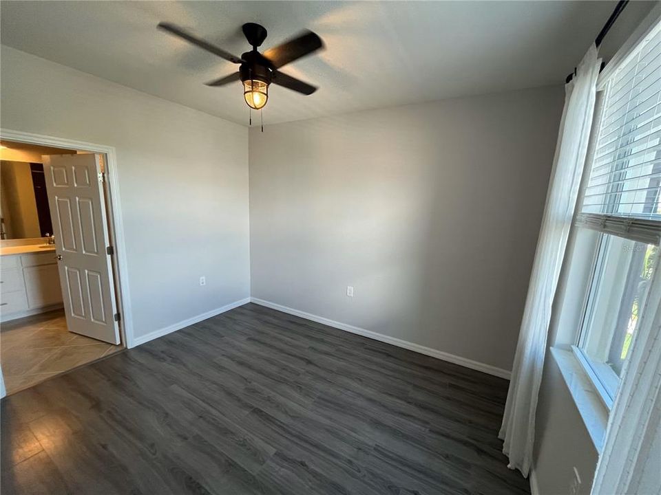 For Sale: $400,000 (3 beds, 2 baths, 1302 Square Feet)