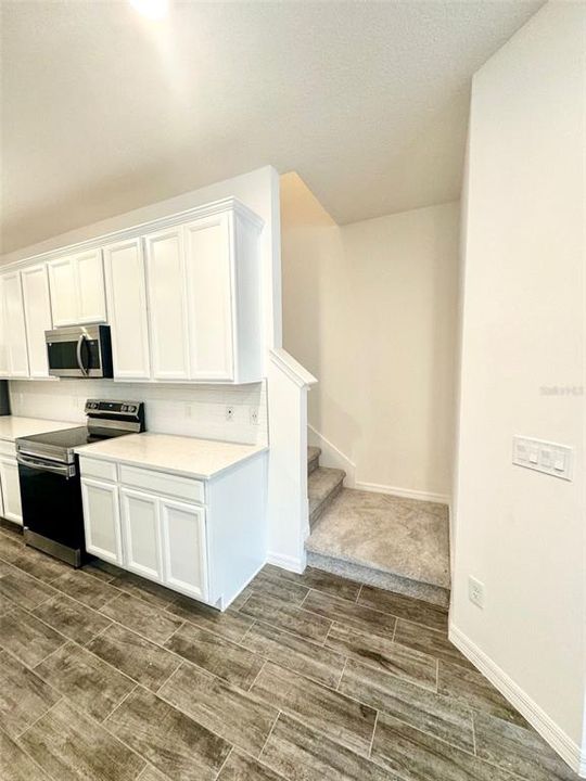 Recently Rented: $2,700 (3 beds, 2 baths, 1710 Square Feet)