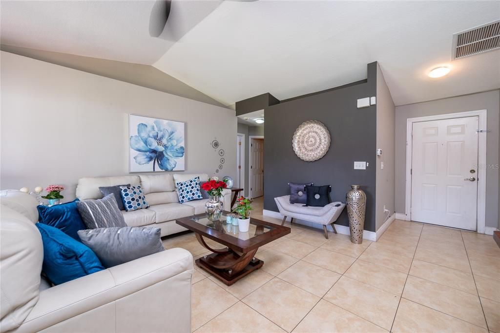 Active With Contract: $379,000 (3 beds, 2 baths, 1333 Square Feet)