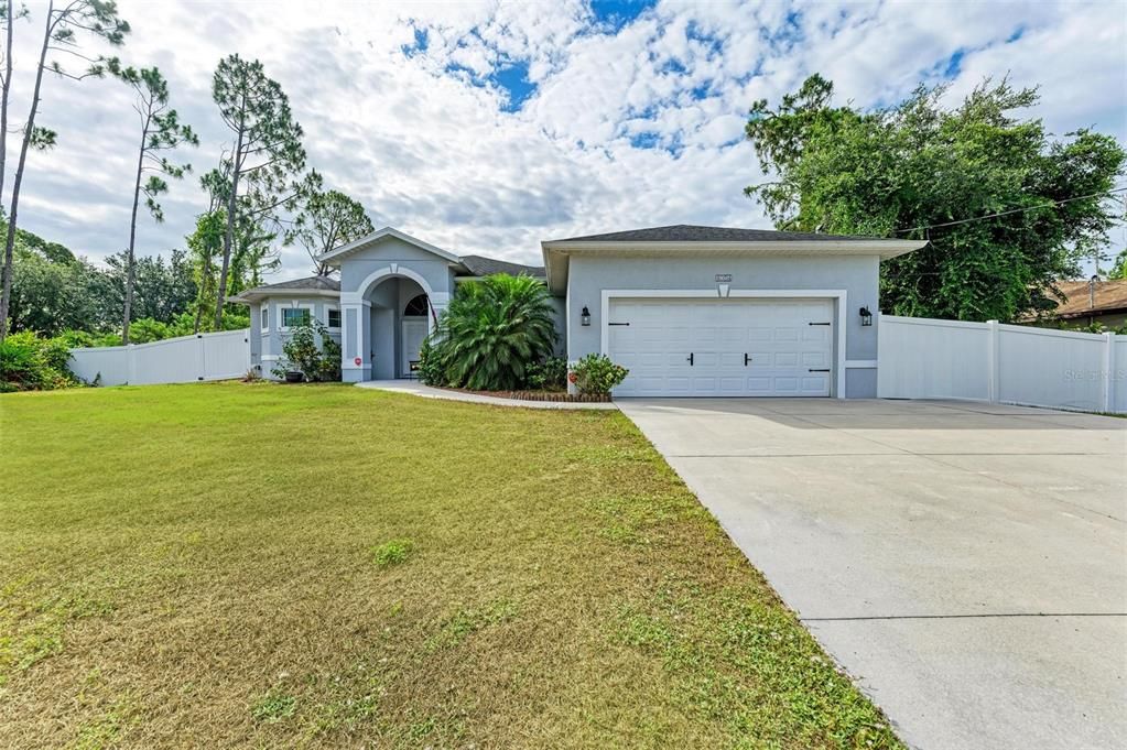 Active With Contract: $470,000 (3 beds, 2 baths, 1956 Square Feet)