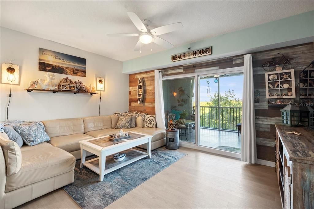 For Sale: $443,900 (2 beds, 2 baths, 1389 Square Feet)