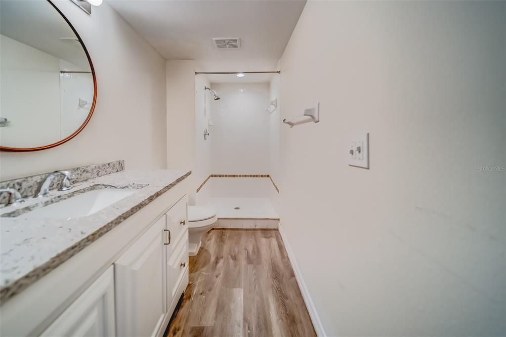 Active With Contract: $255,000 (2 beds, 2 baths, 1054 Square Feet)