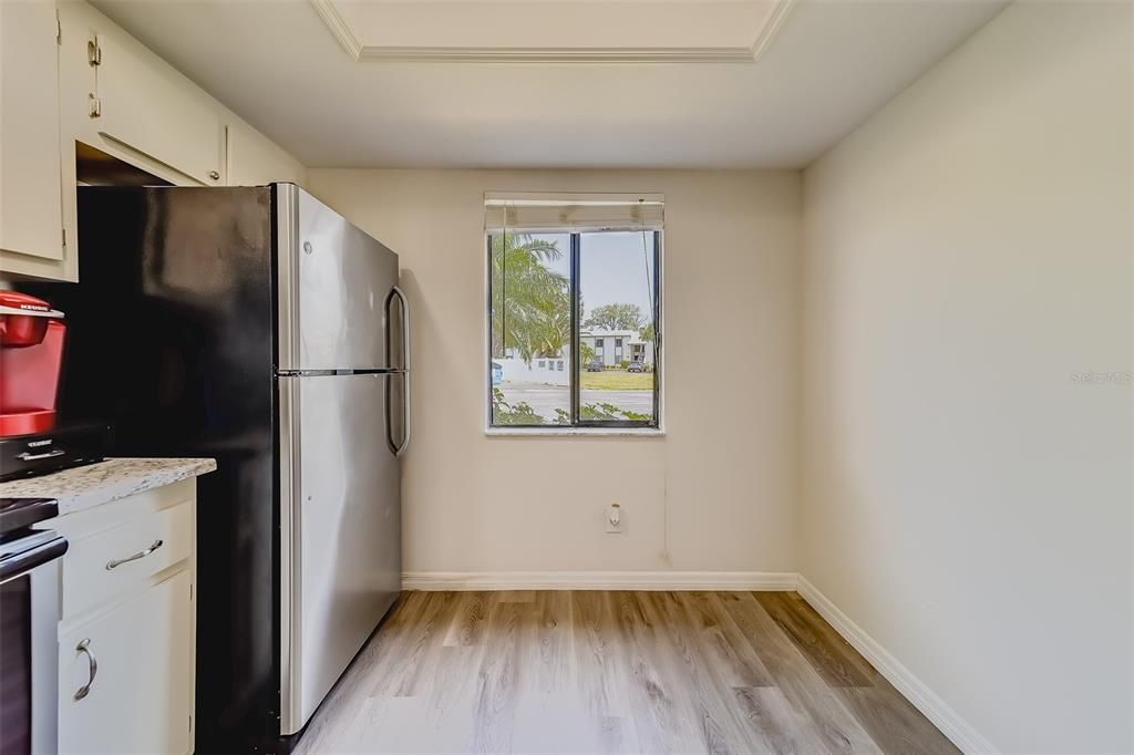 Active With Contract: $255,000 (2 beds, 2 baths, 1054 Square Feet)