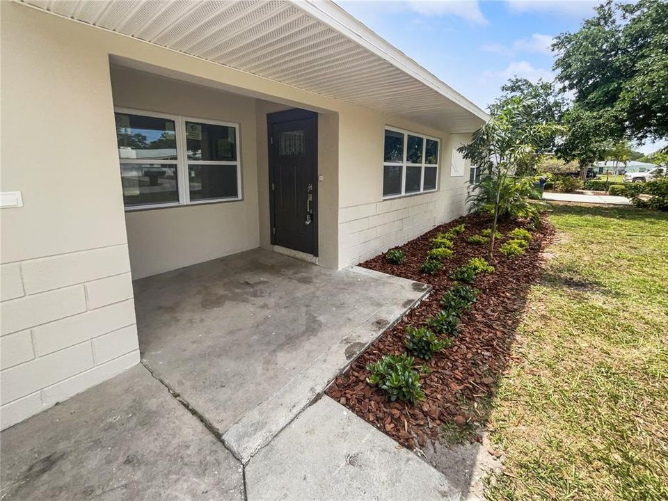 Recently Sold: $375,000 (2 beds, 1 baths, 912 Square Feet)