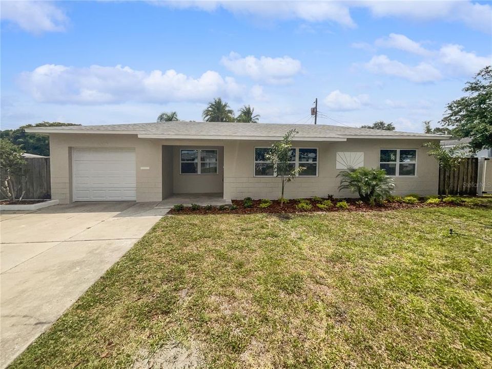 Recently Sold: $375,000 (2 beds, 1 baths, 912 Square Feet)