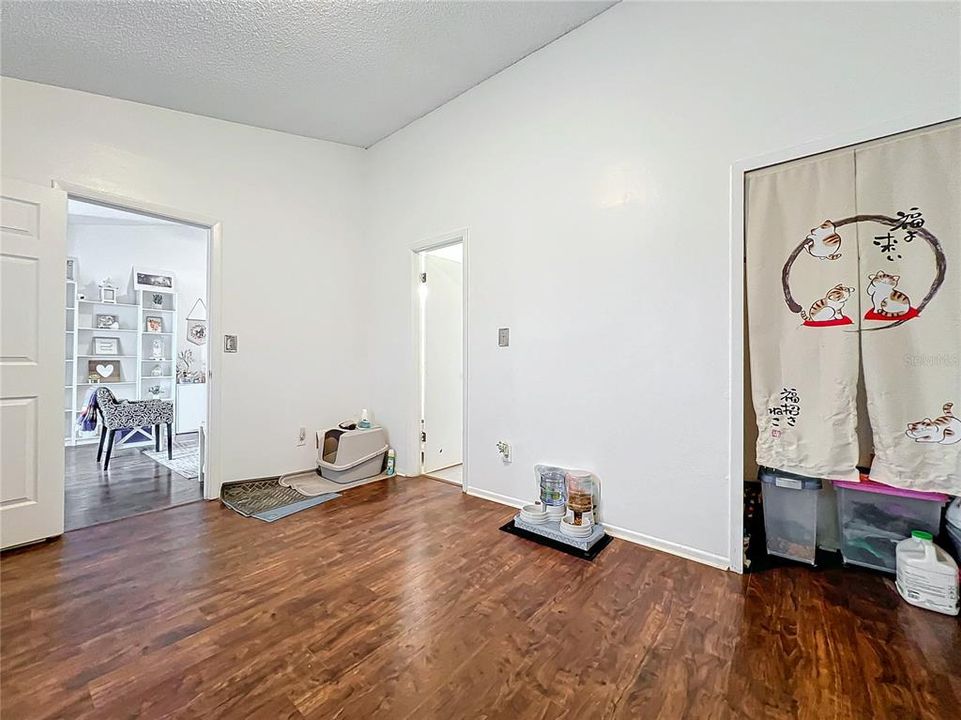 Active With Contract: $369,000 (3 beds, 2 baths, 1400 Square Feet)