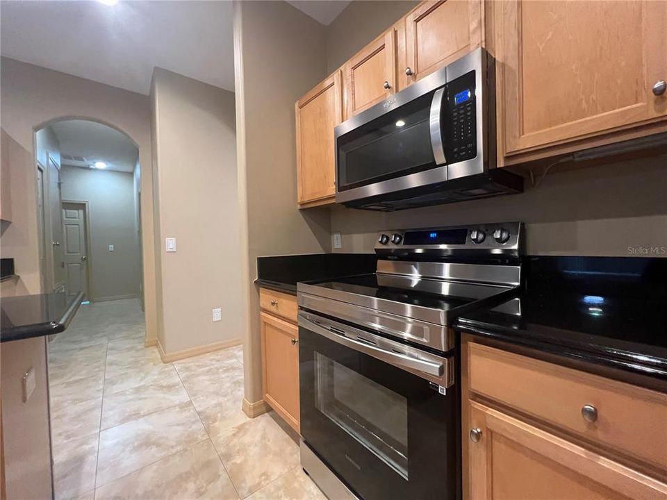 Active With Contract: $2,995 (3 beds, 2 baths, 2133 Square Feet)