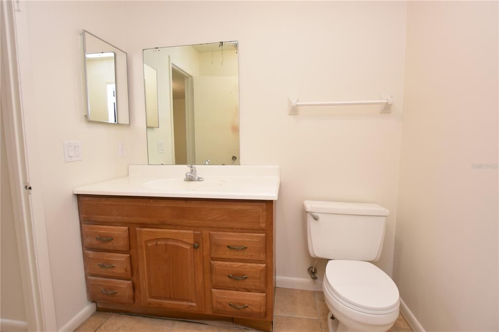 Active With Contract: $1,250 (2 beds, 1 baths, 807 Square Feet)