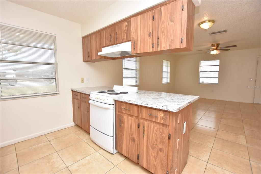 Active With Contract: $1,250 (2 beds, 1 baths, 807 Square Feet)