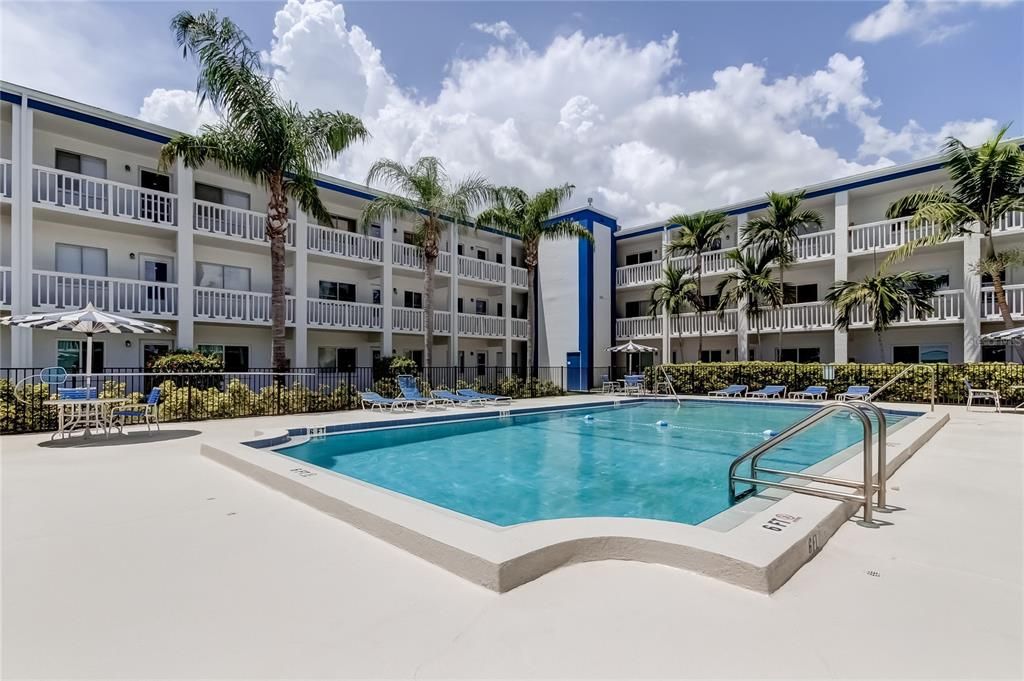 Active With Contract: $140,000 (1 beds, 1 baths, 690 Square Feet)