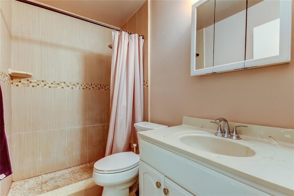 Active With Contract: $140,000 (1 beds, 1 baths, 690 Square Feet)