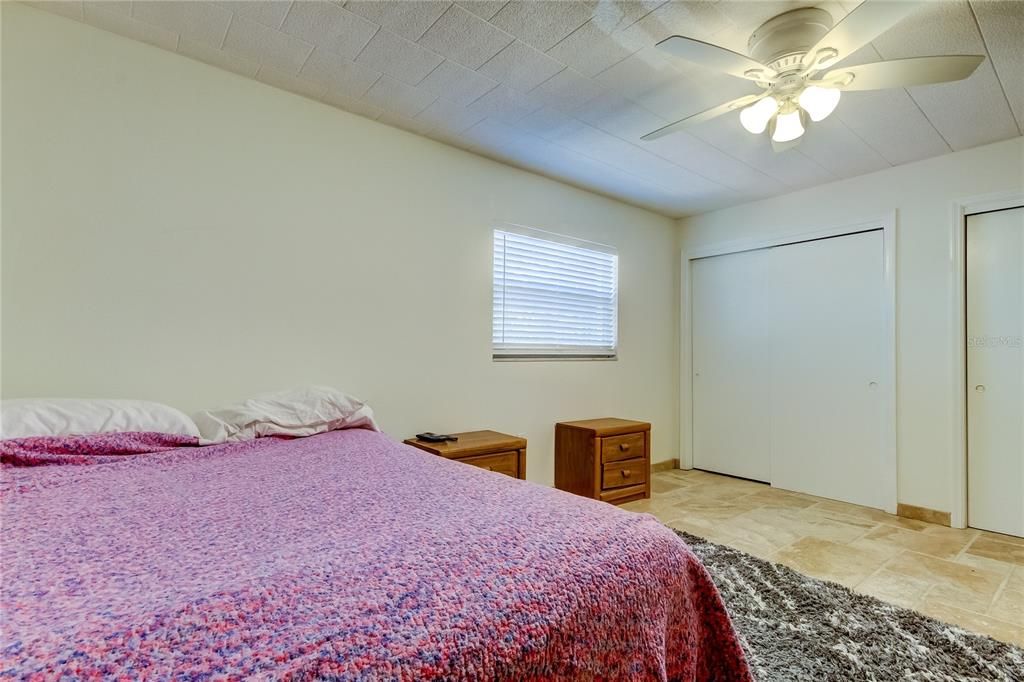 Active With Contract: $140,000 (1 beds, 1 baths, 690 Square Feet)