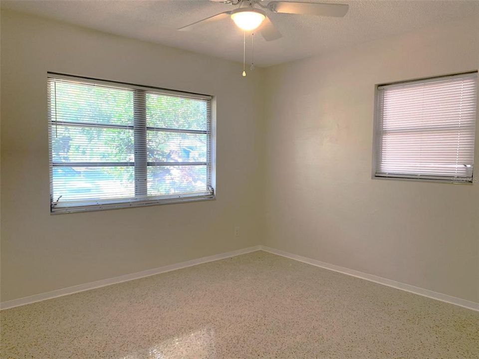 Recently Rented: $1,750 (2 beds, 1 baths, 919 Square Feet)