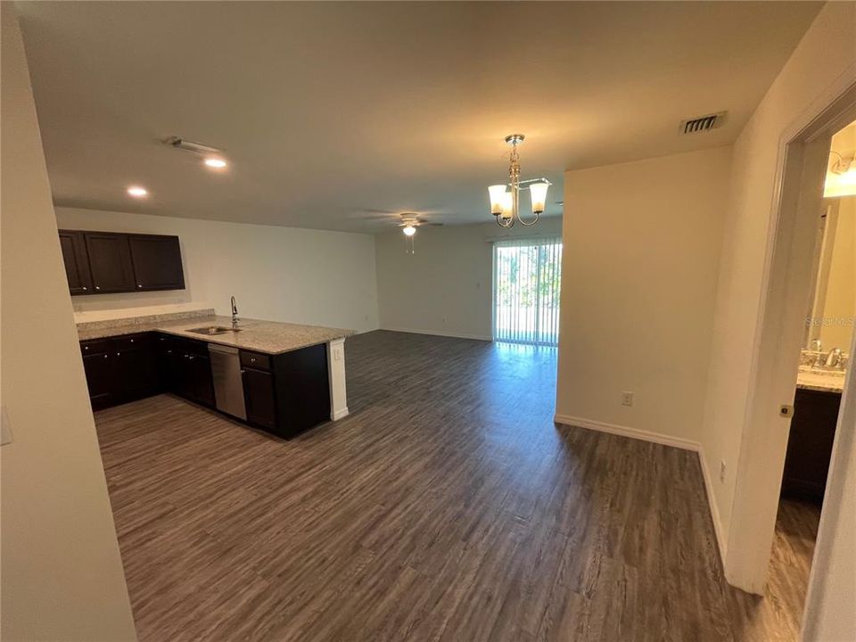 Recently Rented: $1,900 (3 beds, 2 baths, 1255 Square Feet)