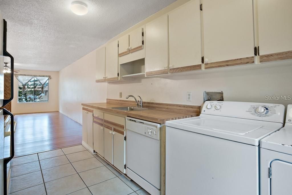 Active With Contract: $124,900 (3 beds, 2 baths, 1140 Square Feet)