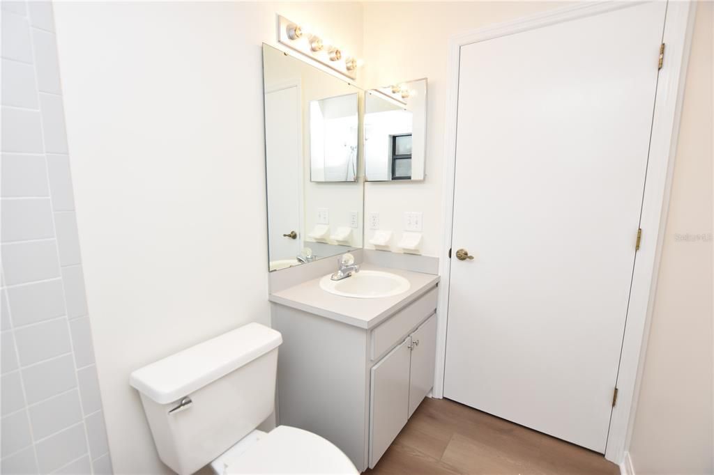 Active With Contract: $1,900 (3 beds, 2 baths, 1364 Square Feet)