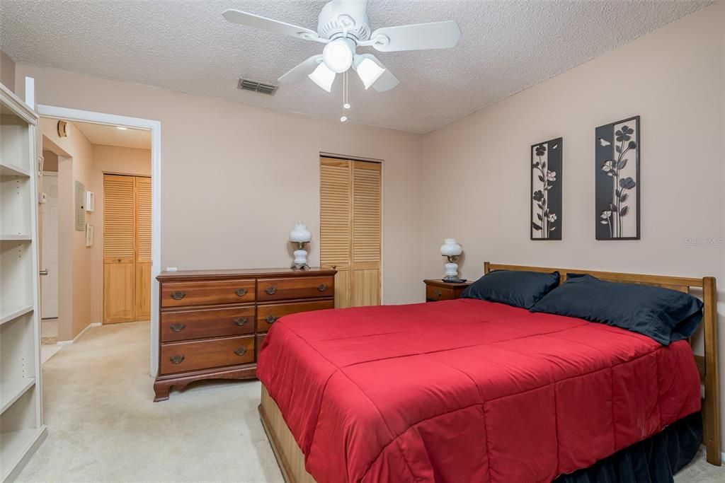 Active With Contract: $130,000 (1 beds, 1 baths, 620 Square Feet)